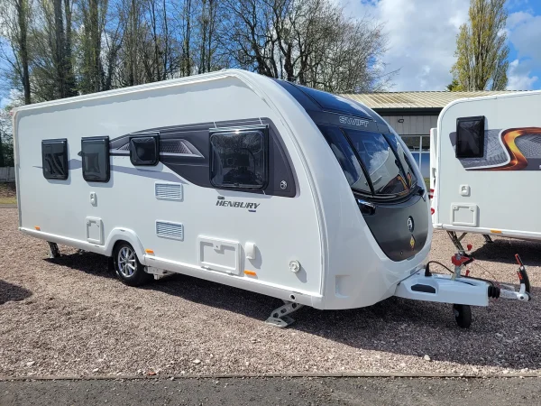 Swift Henbury 2024 - E&P Self-Levelling - Motor Mover (U5575)